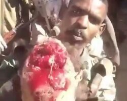 Sudanese soldiers hold severed heads as trophies